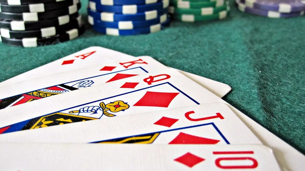 Online blackjack pre začiatočníkov: pravidlá a základná stratégia